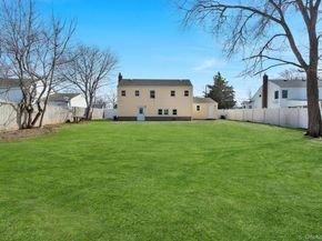 40 Durhamoc Lane, North Babylon NY 11703