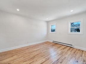 40 Durhamoc Lane, North Babylon NY 11703