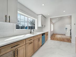 40 Durhamoc Lane, North Babylon NY 11703