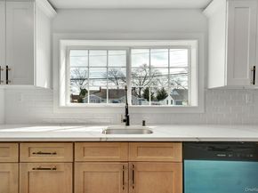 40 Durhamoc Lane, North Babylon NY 11703