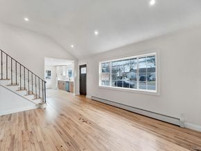 40 Durhamoc Lane, North Babylon NY 11703