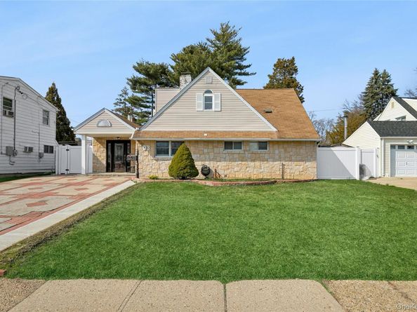 93 Hearth Lane, Westbury NY 11590