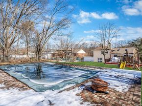 86 Overlook Drive, East Islip NY 11730