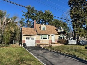 21 Ruby Lane, Huntington Station NY 11746