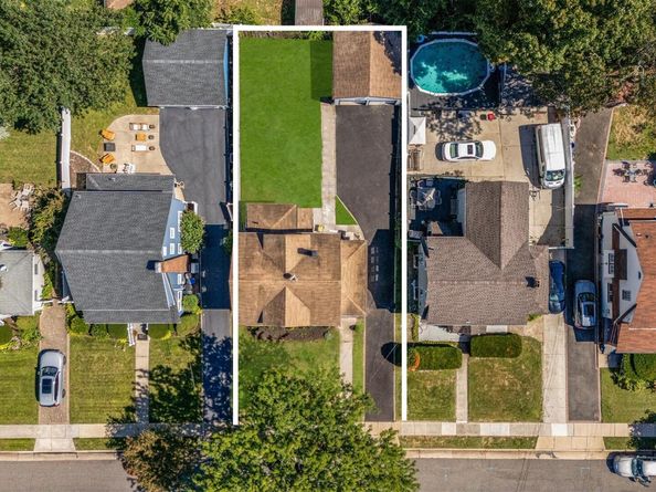 87 Parsons Drive, Hempstead NY 11550