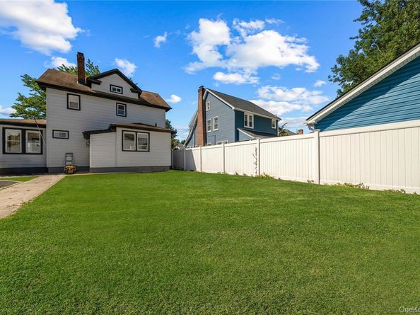 87 Parsons Drive, Hempstead NY 11550