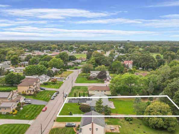 827 Aberdeen Road, West Bay Shore NY 11706