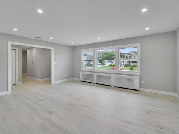 827 Aberdeen Road, West Bay Shore NY 11706