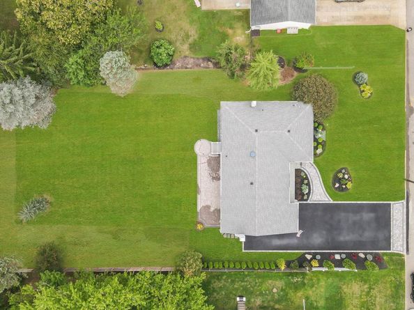 827 Aberdeen Road, West Bay Shore NY 11706