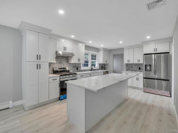 827 Aberdeen Road, West Bay Shore NY 11706