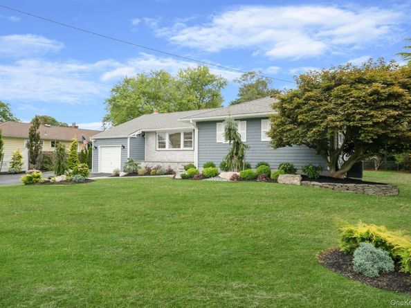 827 Aberdeen Road, West Bay Shore NY 11706