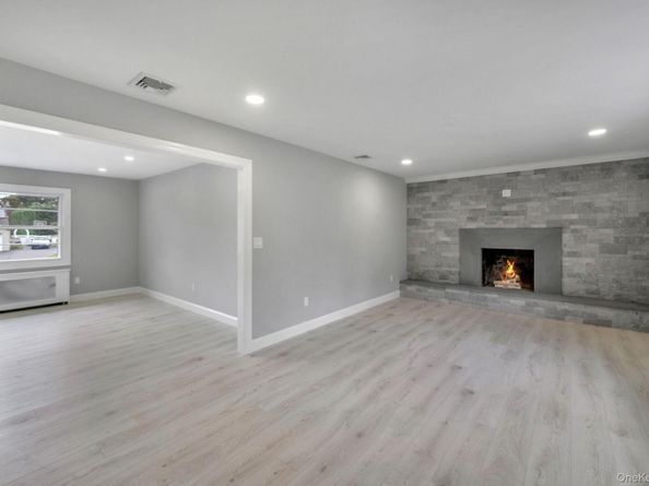 827 Aberdeen Road, West Bay Shore NY 11706