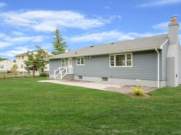 827 Aberdeen Road, West Bay Shore NY 11706