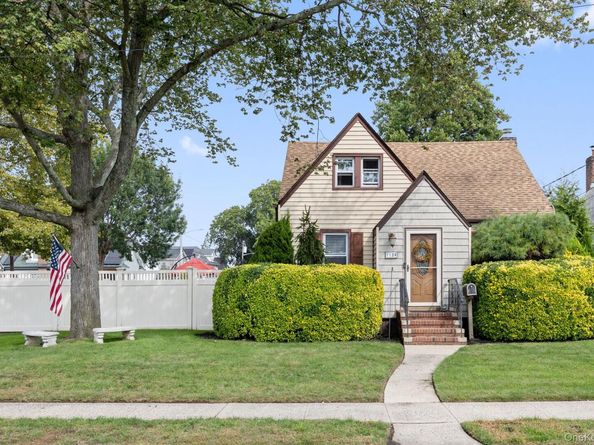 1134 Rosegold Street, Franklin Square NY 11010
