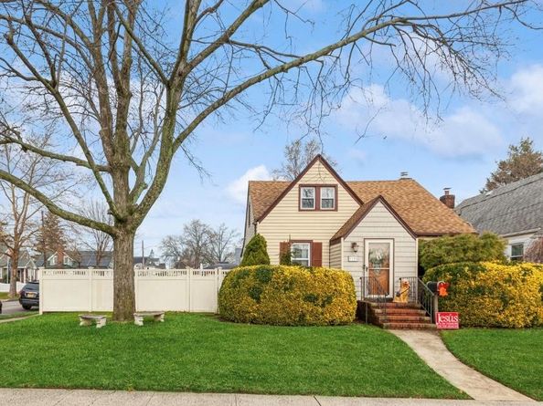 1134 Rosegold Street, Franklin Square NY 11010