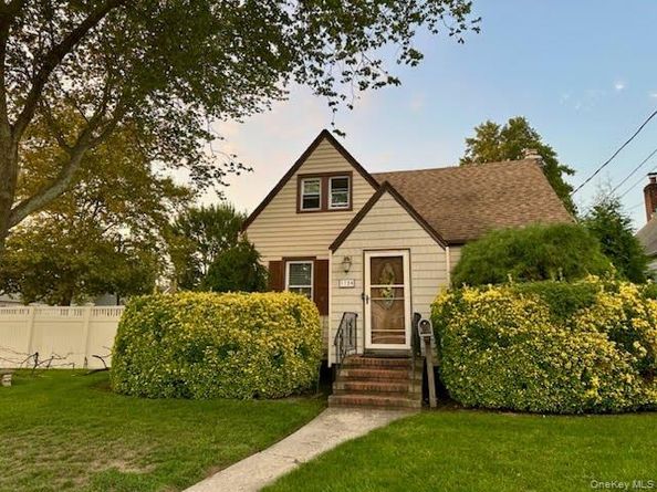 1134 Rosegold Street, Franklin Square NY 11010