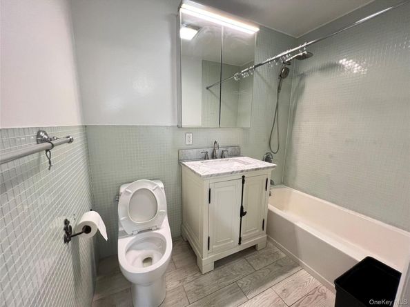 6070 Woodhaven Boulevard 3H, Elmhurst NY 11373