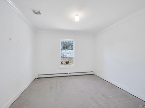 33 Rosemont Avenue, Farmingville NY 11738