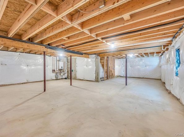 33 Rosemont Avenue, Farmingville NY 11738