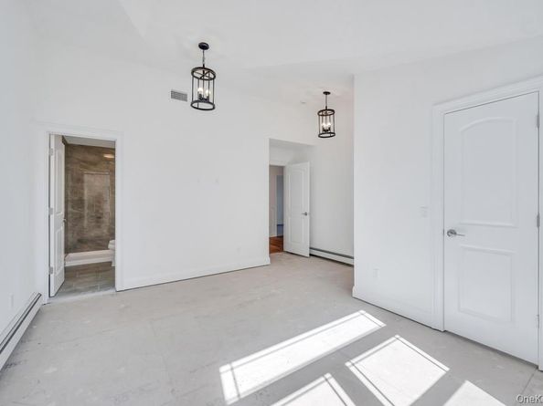 33 Rosemont Avenue, Farmingville NY 11738