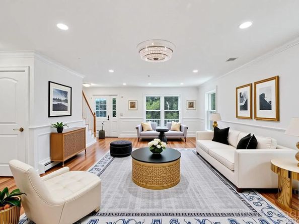 33 Rosemont Avenue, Farmingville NY 11738