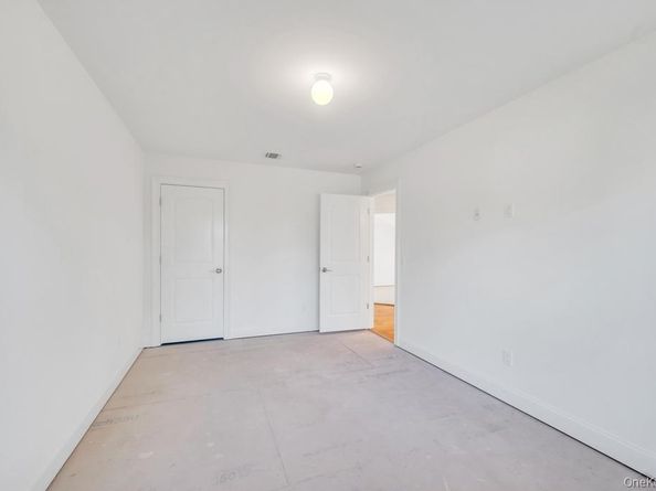 33 Rosemont Avenue, Farmingville NY 11738