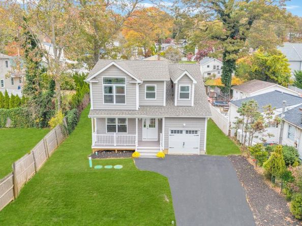 33 Rosemont Avenue, Farmingville NY 11738