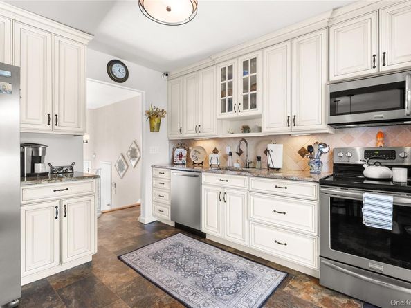 67 Hemlock Lane, Bay Shore NY 11706