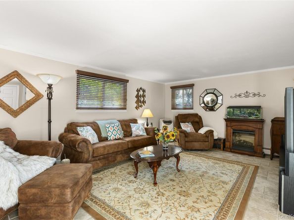 67 Hemlock Lane, Bay Shore NY 11706