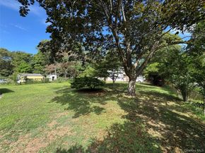 4 Olive Lane, Shirley NY 11967