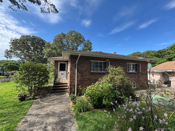 4 Olive Lane, Shirley NY 11967