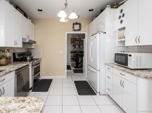 2 Moor Lane, East Patchogue NY 11772