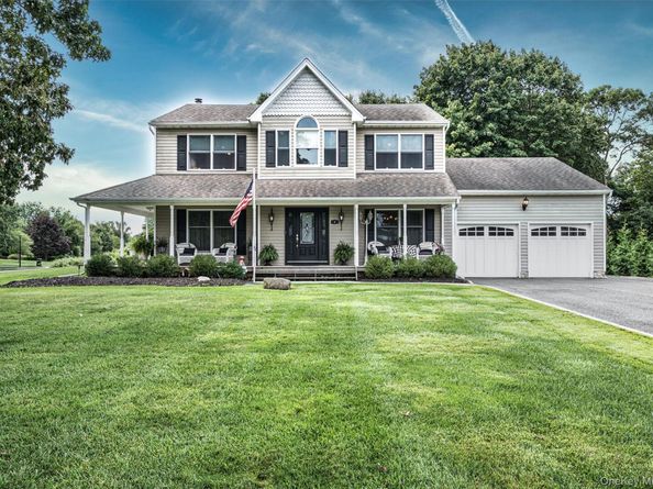 2 Moor Lane, East Patchogue NY 11772