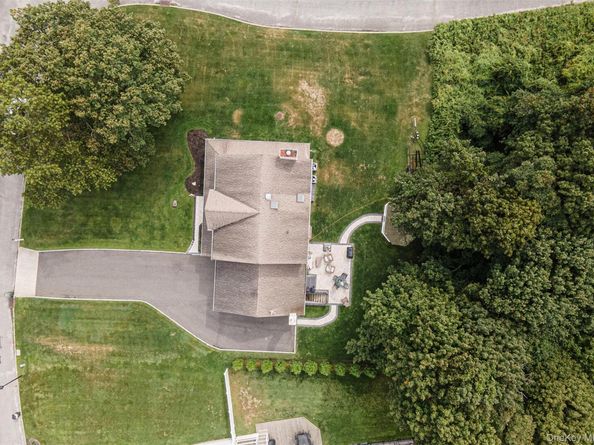 2 Moor Lane, East Patchogue NY 11772