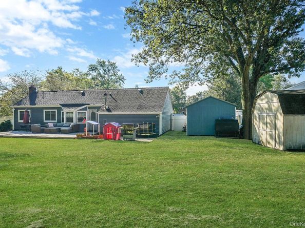 9 Carston Street W, Selden NY 11784