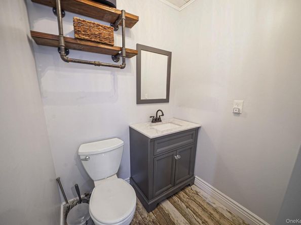 9 Carston Street W, Selden NY 11784