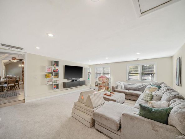 9 Carston Street W, Selden NY 11784