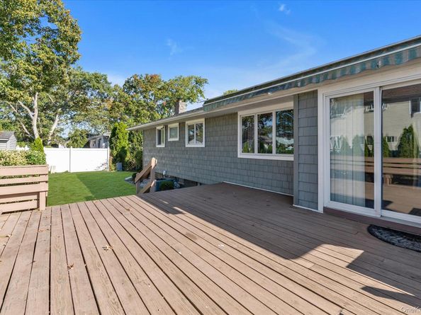 336 W 9th Street, Deer Park NY 11729