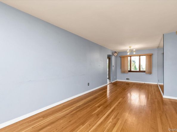 336 W 9th Street, Deer Park NY 11729