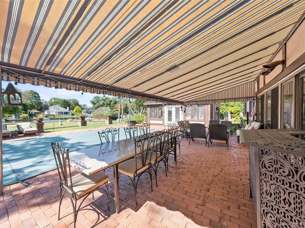 4 Saltmeadow Court, Bayport NY 11705