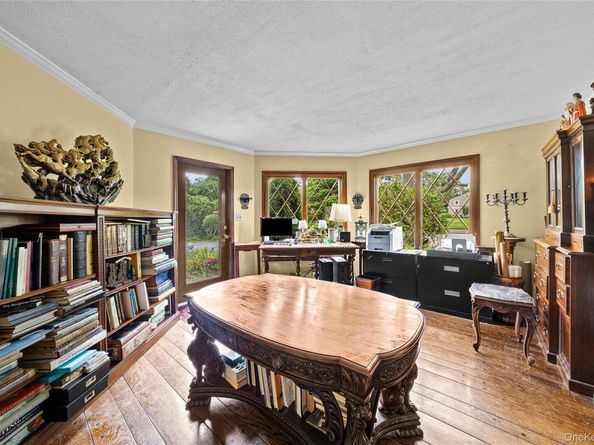 4 Saltmeadow Court, Bayport NY 11705