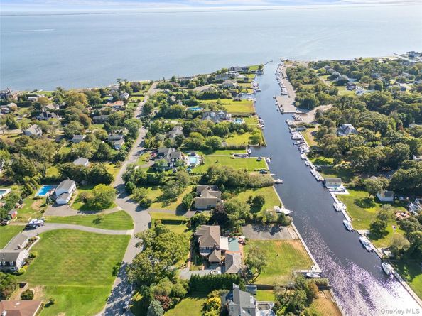 4 Saltmeadow Court, Bayport NY 11705