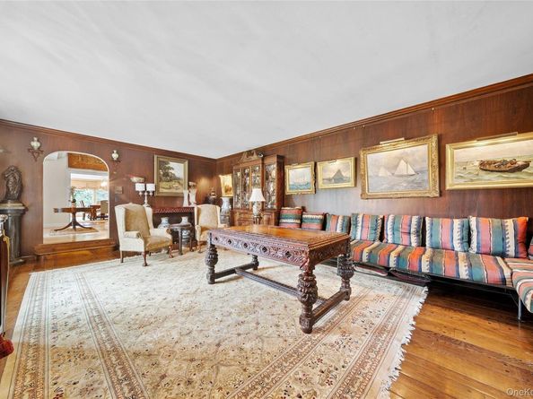 4 Saltmeadow Court, Bayport NY 11705