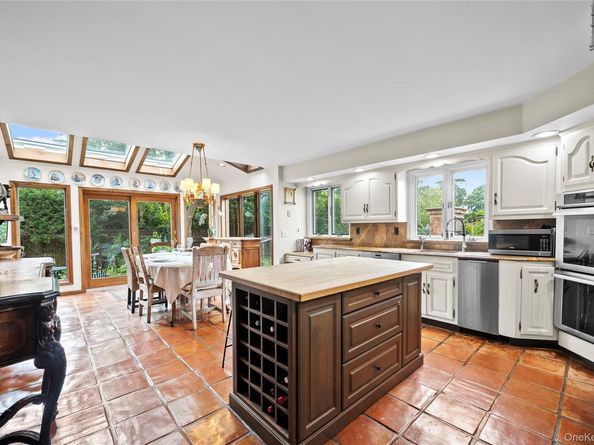 4 Saltmeadow Court, Bayport NY 11705