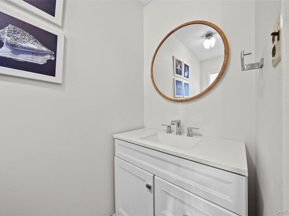 4 Saltmeadow Court, Bayport NY 11705