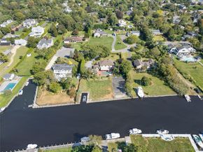 4 Saltmeadow Court, Bayport NY 11705