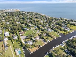 4 Saltmeadow Court, Bayport NY 11705
