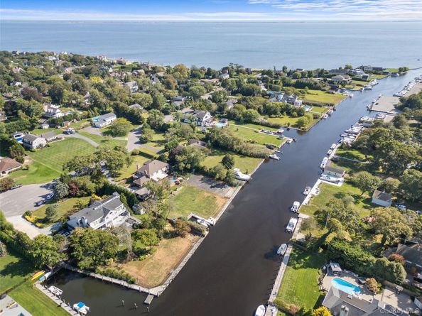 4 Saltmeadow Court, Bayport NY 11705
