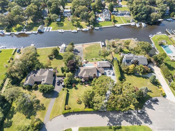 4 Saltmeadow Court, Bayport NY 11705