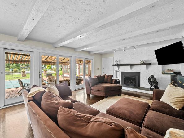 4 Saltmeadow Court, Bayport NY 11705